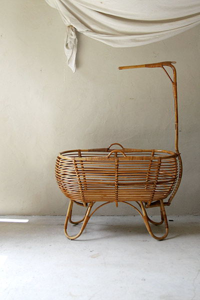 ラタン　ベビーベッド/ フランスアンティーク / ブロカント / brocante / 店舗什器