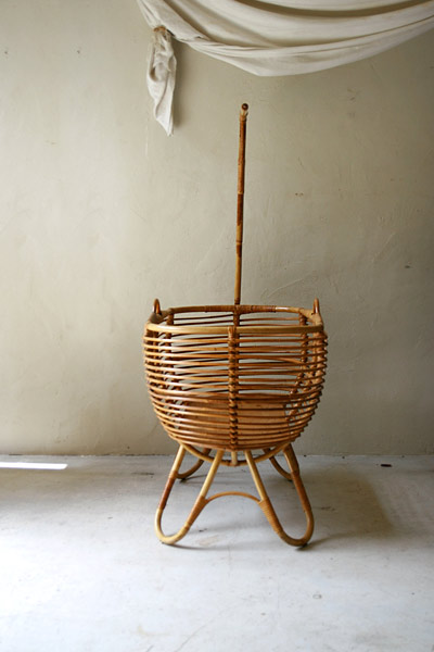 ラタン　ベビーベッド/ フランスアンティーク / ブロカント / brocante / 店舗什器