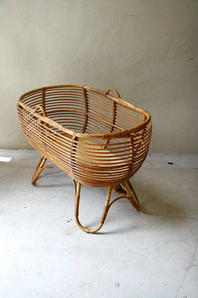 ラタン　ベビーベッド/ フランスアンティーク / ブロカント / brocante / 店舗什器